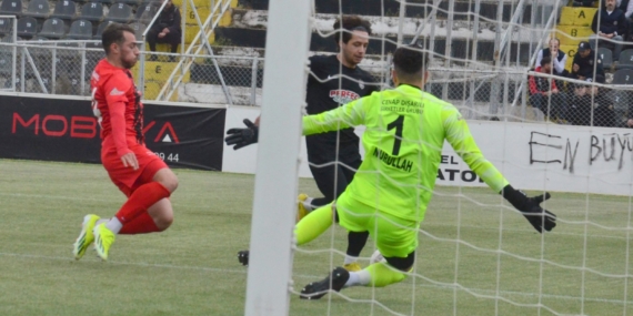 Siyah İnciler, kendi evinde kayıp!