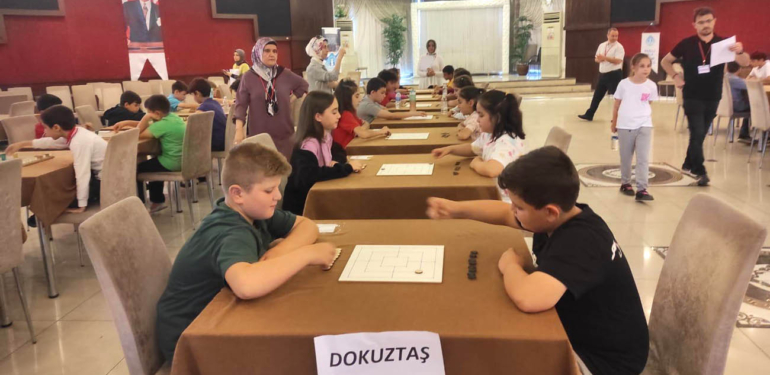 “Akıl ve Zeka Oyunları Turnuvası”nda kıyasıya yarıştılar!