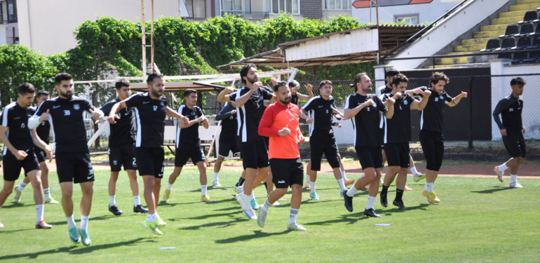 Naz Naz, Karacabey’i gözüne kestirdi… Hedef; GALİBİYET!