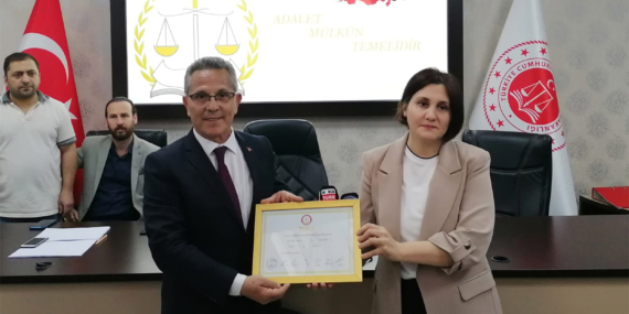 Mazbatasını aldı, makama geçti