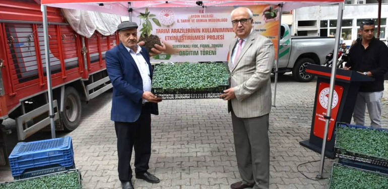 Aşağı Yakacık’ta üreticilere 45 bin domates fidesi dağıtıldı!