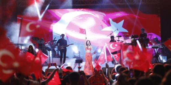 Aydın Büyükşehir Belediyesi, 19 Mayıs’ı Simge konseriyle kutladı!