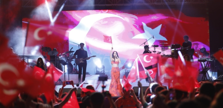 Aydın Büyükşehir Belediyesi, 19 Mayıs’ı Simge konseriyle kutladı!