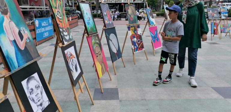 Atatürk Anadolu Lisesi öğrencilerinin eserleri görücüye çıktı!