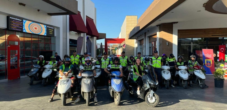 Jandarma, kask ve reflektif yeleğe dikkat çekti!