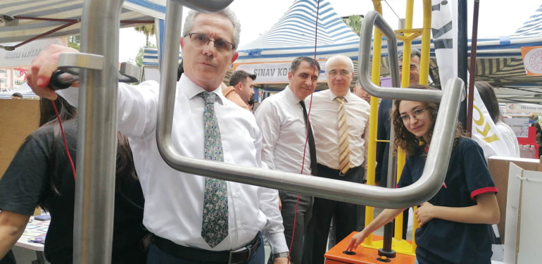 Nazillili öğrenciler ‘Bilim Şenliği’nde projeleriyle şov yaptılar!