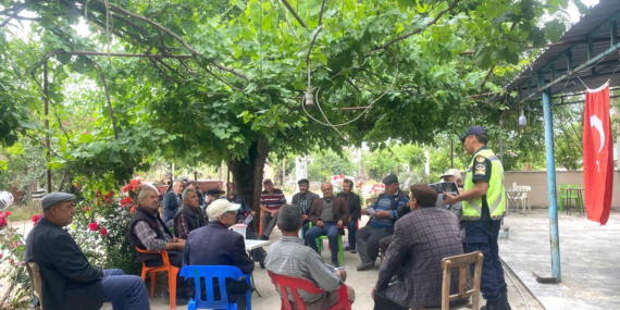 Jandarma’dan traktör sürücülerine ROPS ve Reflektör eğitimi!