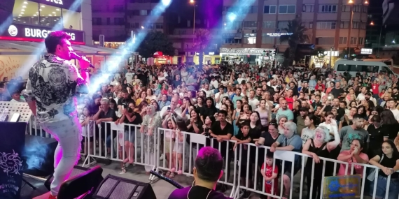 Nazilli, Belediye Meydanı’ndaki Büyükşehirin konseri ile coştu!