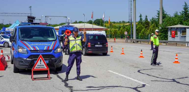 Dönüşler sürüyor… “Emniyet kemeri takmayı ihmal etmeyelim!”