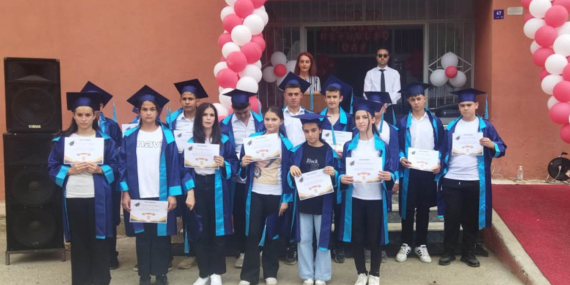 Kaymakam Arısoy, öğrencilerin karne sevincine ortak oldu!