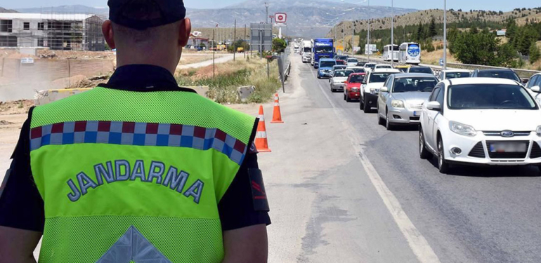Tatilin 3. gününde 824 trafik kazası yaşandı, 6 kişi hayatını kaybetti!