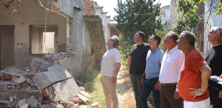 Başkan Tetik, metruk yapı yıkımı için Fen İşleri ekipleriyle sahadaydı!