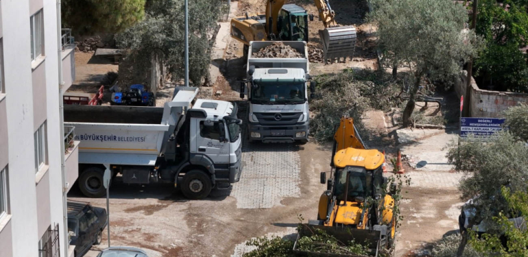 Büyükşehir Belediyesi, şimdi de Şehitler Caddesi’ni yeniliyor!
