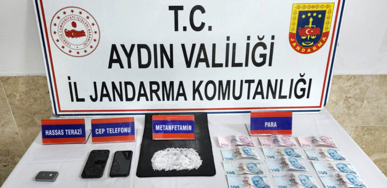 Jandarma, saklanan uyuşturucuyu vites topuzunda buldu!