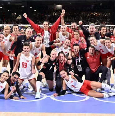 a-milli-kadin-voleybol-takimi-paris-2024-yari-finalinde-italya-ile-karsilasacak-levs_cover.jpg