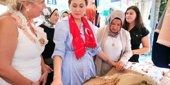 Kadınlar, ‘el emeği göz nuru’ ürünlerini ‘Kermes’te sergiledi!