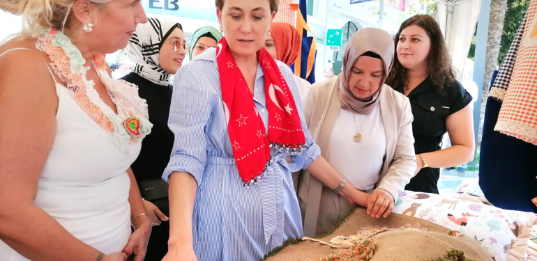 Kadınlar, ‘el emeği göz nuru’ ürünlerini ‘Kermes’te sergiledi!