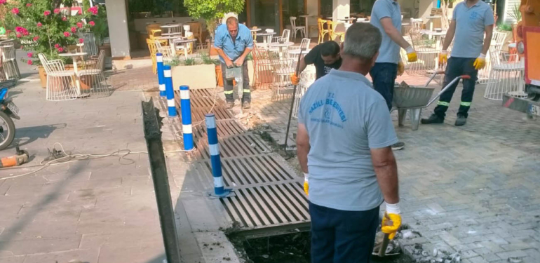 Olası baskınlara karşı Uzun Çarşı’daki mazgallar temizlendi!