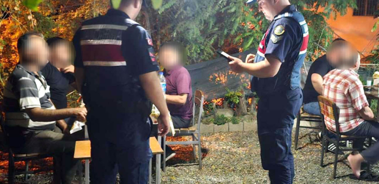 Ruhsatsız alkol satan iki işletmeye 33 bin 600 TL ceza!