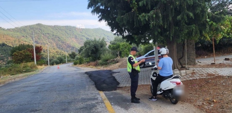 Jandarma motosikletlileri uyardı: ‘Kaskımla Güvendeyim!’