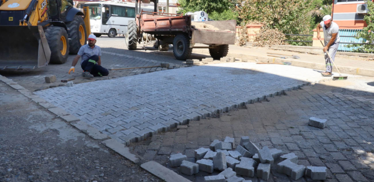 Nazilli Belediyesi’nden tehlikeli noktalara hız kesici kasis!