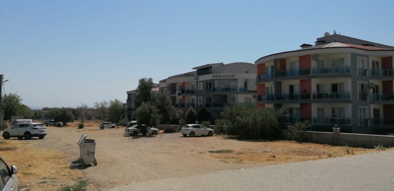 Üç tarafı kırsal ‘Rüya Evleri Sitesi’nin sakinleri yol istiyor!