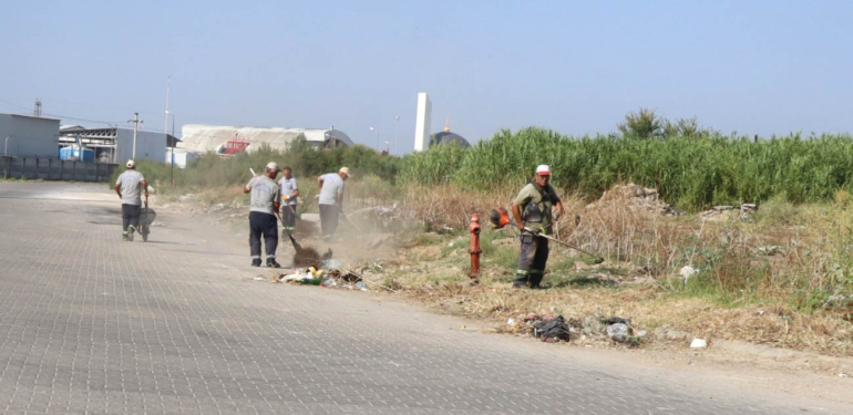 Belediye ekiplerinden sanayide kapsamlı temizlik!