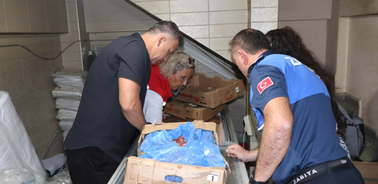 Nazilli Zabıtası, gıda işletmelerine yönelik denetimlerini artırdı!