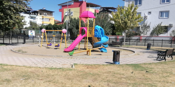Biri çöp atar, diğeri kapısını söker; YUH artık!