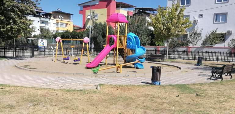 Biri çöp atar, diğeri kapısını söker; YUH artık!