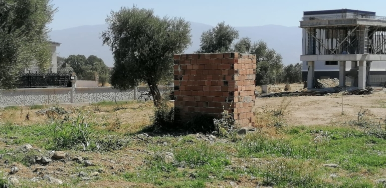 Mahalleli çocukları için endişeli; “YIKILSIN!”