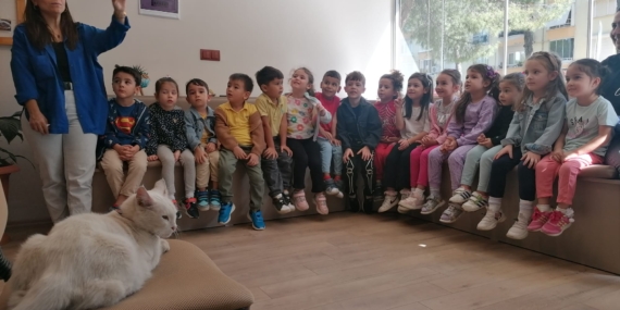 Minikler, ‘Hayvanları Koruma Günü’nü ‘Pamuk’la kutladı!