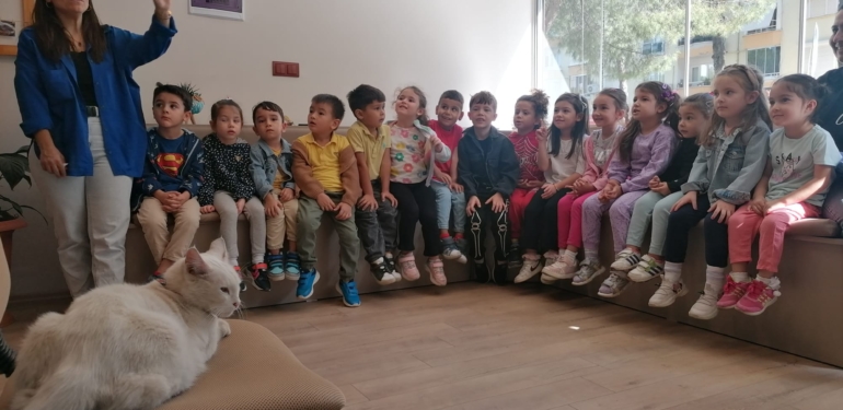 Minikler, ‘Hayvanları Koruma Günü’nü ‘Pamuk’la kutladı!