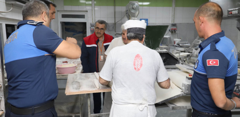 Zabıta ekipleri, ilçedeki fırınları denetledi!