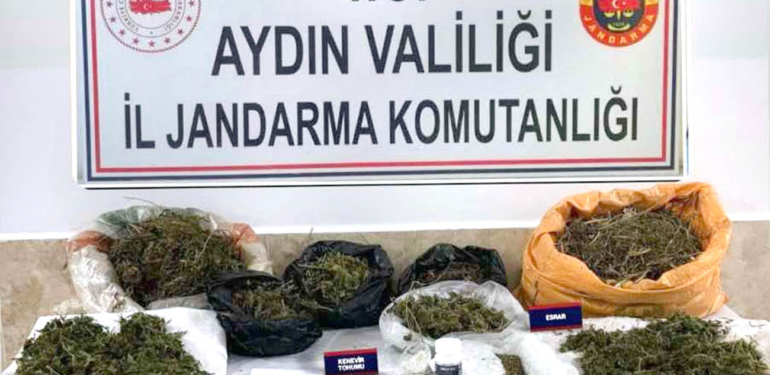 Jandarma suçüstü yaptı, uyuşturucu evine ulaştı!