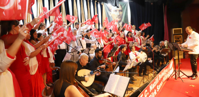 Nazillili sanatseverler ‘Cumhuriyet Konseri’ ile coştu!