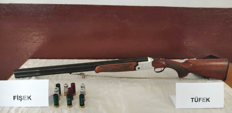 Ruhsatsız silah taşıyanlara ve kaçakçılara operasyon!