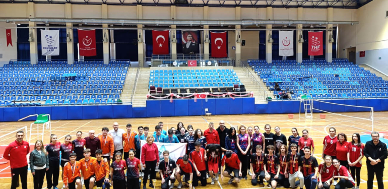 Gençler Badminton İl Birinciliği, kıyasıya mücadelelere sahne oldu!