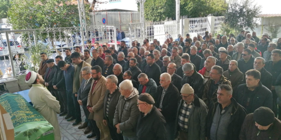 Çetinkaya, anneannesini ebediyete uğurladı!