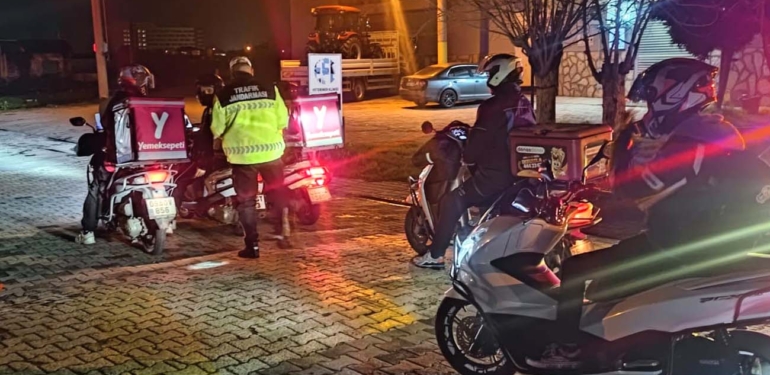 Aranan 24 şahıs ‘Huzurlu Sokaklar Uygulaması’nda yakalandı!