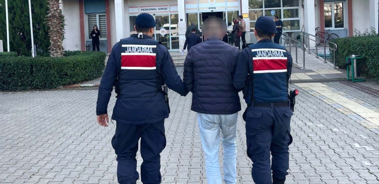 35 yıl hükümlülüğü bulunan dolandırıcı otoyolda yakalandı!