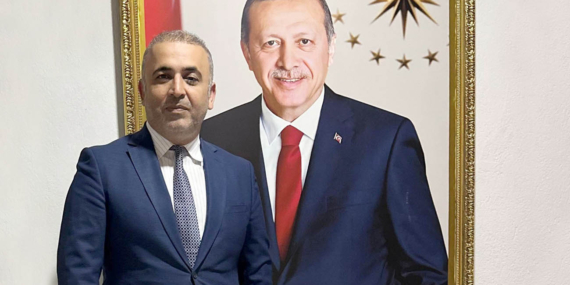 AK Parti ve CHP arasındaki parti bayrağı polemiği büyüyor!