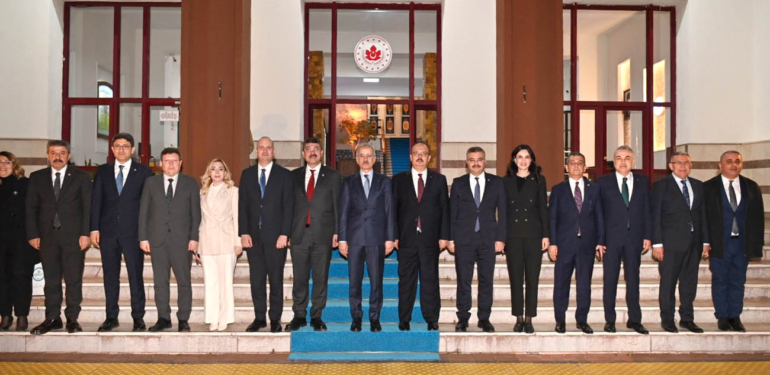 Misafir protokole yemek servisi Didim MYO öğrencilerinden…