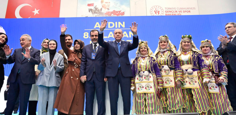 AK Parti Aydın’da ‘Mehmet Erdem’ bayrağı devraldı!