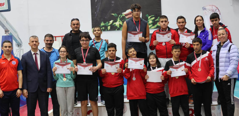 Okullar Arası Masa Tenisi’nde ‘Özel Sporcular’ kıyasıya yarıştı!