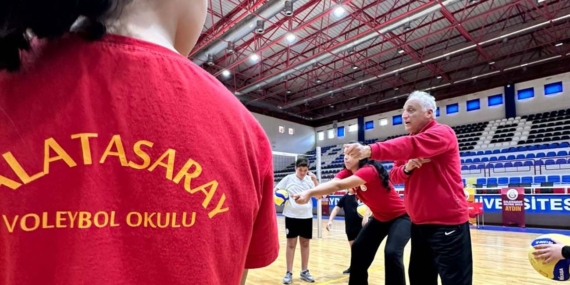 GS Voleybol Okulu, filenin yeni sultanlarını bulmak için Nazilli’de!