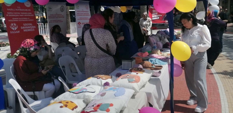 Küçük hanımlar, küçük beyler için sergi!