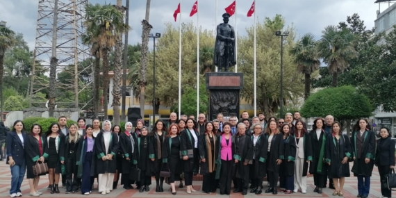 ‘Avukatlar Günü’ İstasyon Meydanı’nda kutlandı!