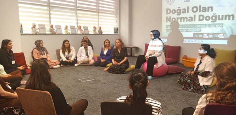 Kaymakam Kan, ebeler ve anne adaylarıyla buluştu!