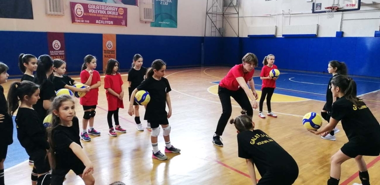 Küçük voleybolcuların büyük öğretmeni: ‘Jelena Yalçın’